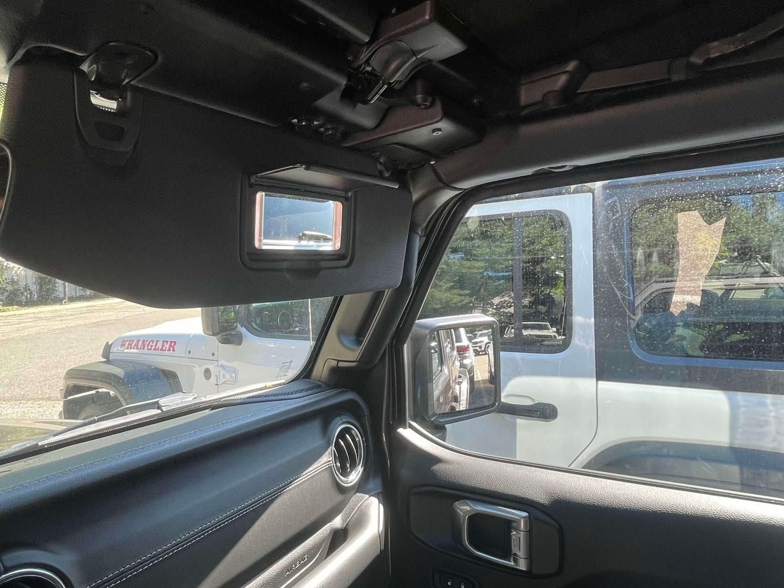 Used 2021 Jeep Wrangler Unlimited Sahara AWD/4WD image 33