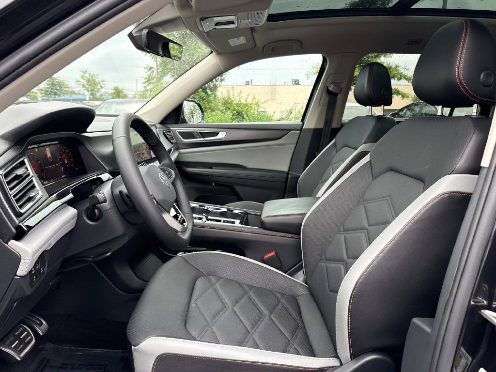 Used 2024 Volkswagen Atlas Peak Edition SEL AWD/4WD image 10