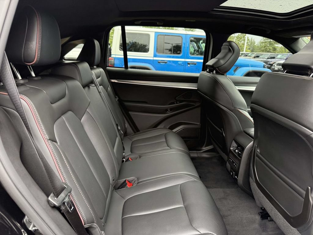Used 2024 Jeep Wagoneer Launch Edition AWD/4WD image 16