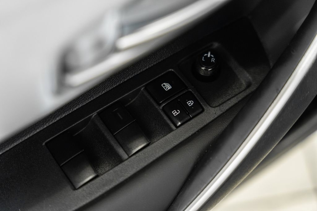 Used 2024 Toyota Corolla SE w/ SE Convenience Package image 32