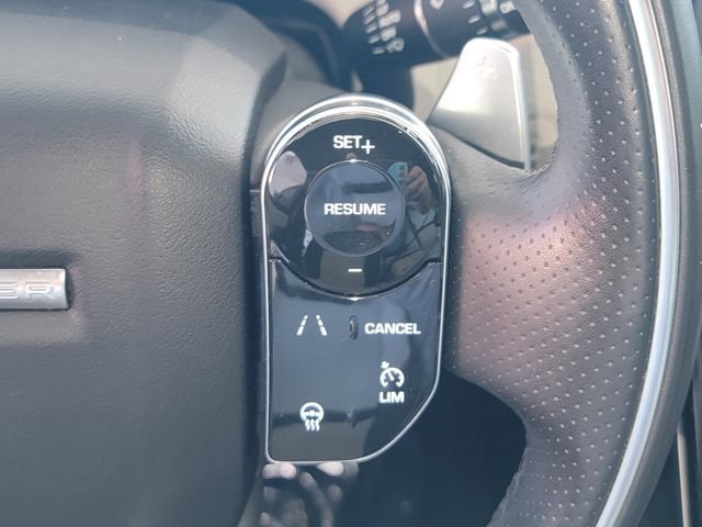 Used 2018 Land Rover Range Rover Velar R-Dynamic SE AWD/4WD image 16