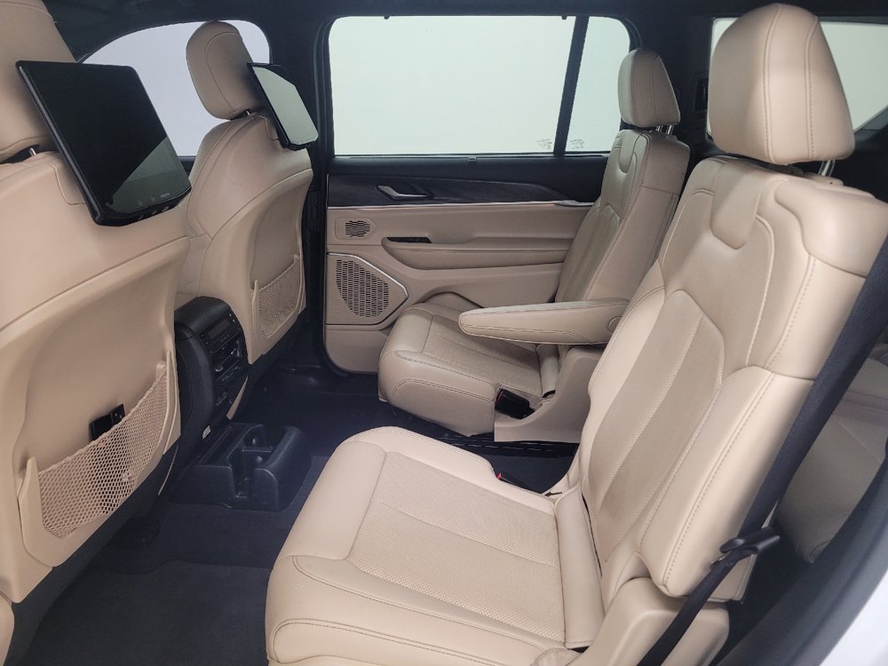 Used 2023 Jeep Grand Cherokee L Limited w/ Luxury Tech Group II AWD/4WD image 18