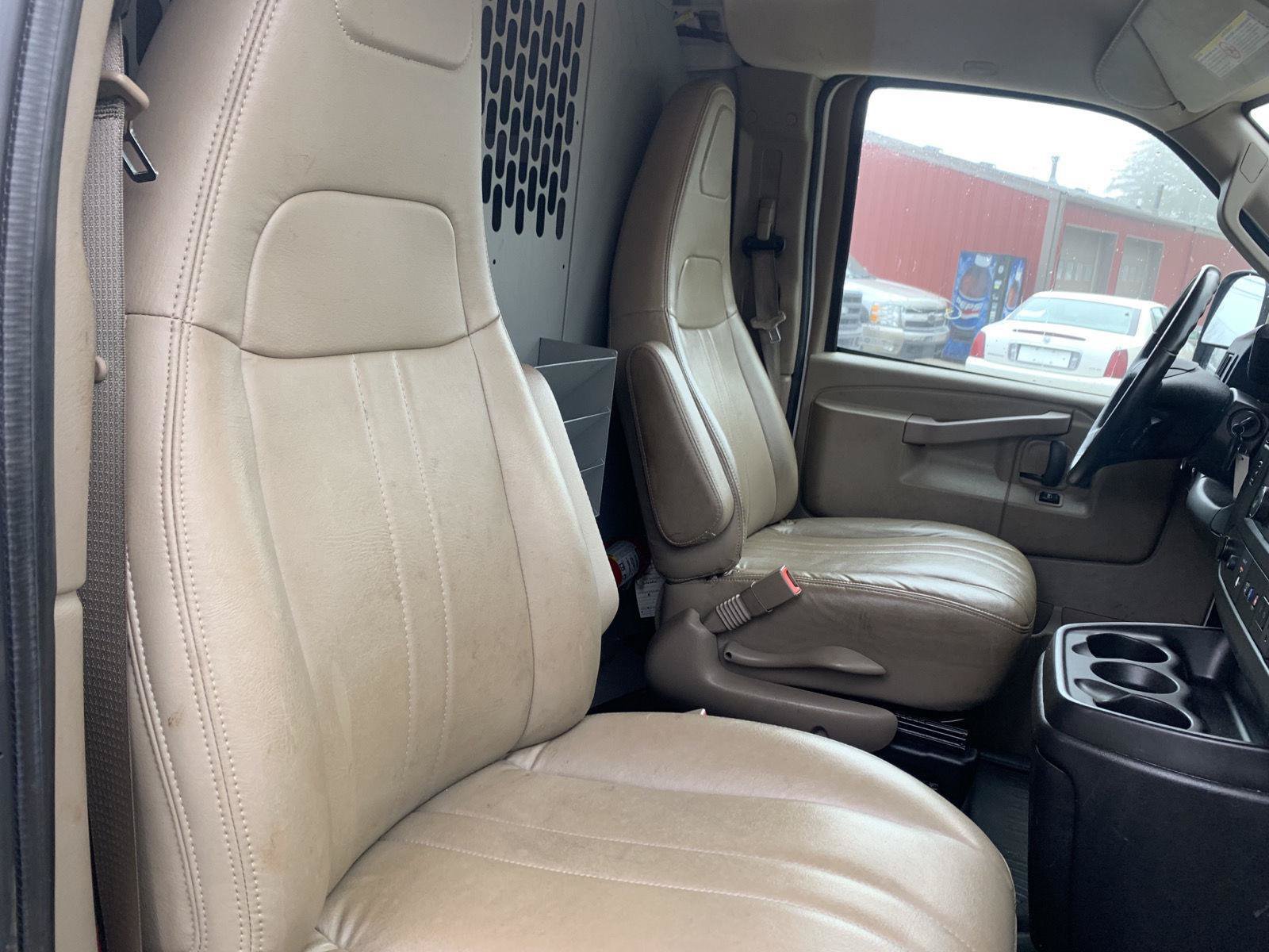 Used 2021 Chevrolet Express 3500 w/ Driver Convenience Package RWD image 23