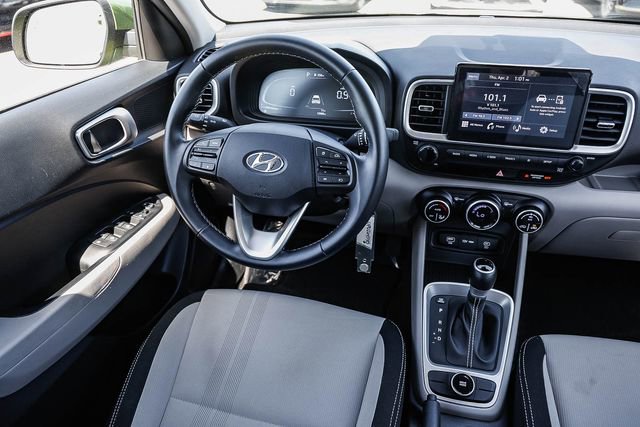 Certified 2023 Hyundai Venue SEL image 17