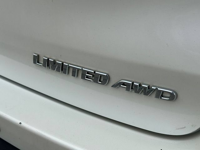 Used 2016 Toyota Highlander Limited w/ Four Season Floor Mat Package AWD/4WD image 10
