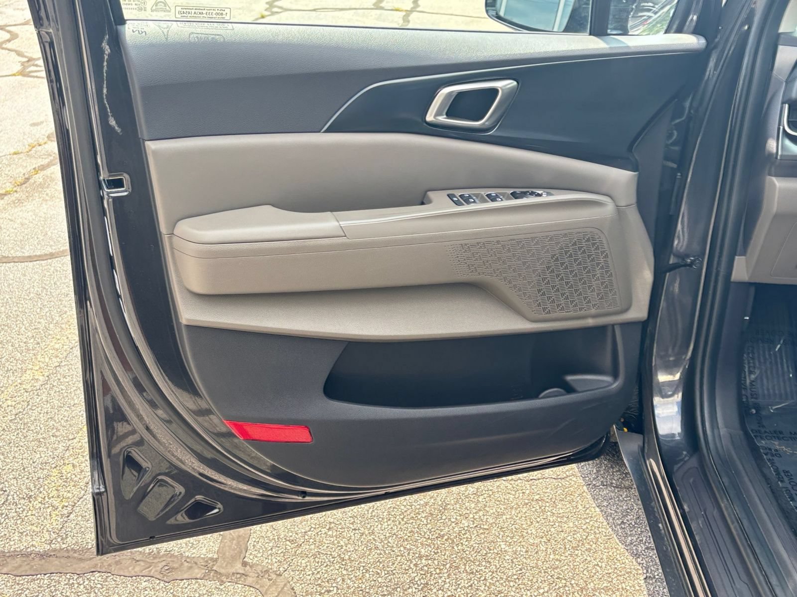 Used 2026 Kia Carnival FWD image 18