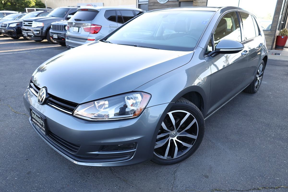 Used 2017 Volkswagen Golf SE FWD image 2