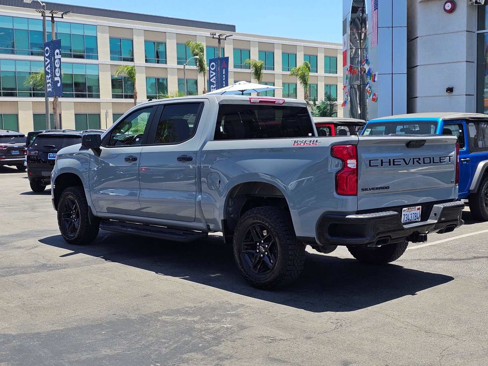 Used 2024 Chevrolet Silverado 1500 LT Trail Boss w/ LPO, Dark Essentials Package AWD/4WD image 5