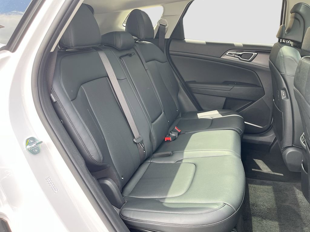 Certified 2026 Kia Sportage EX w/ EX Panorama Roof Package FWD image 33