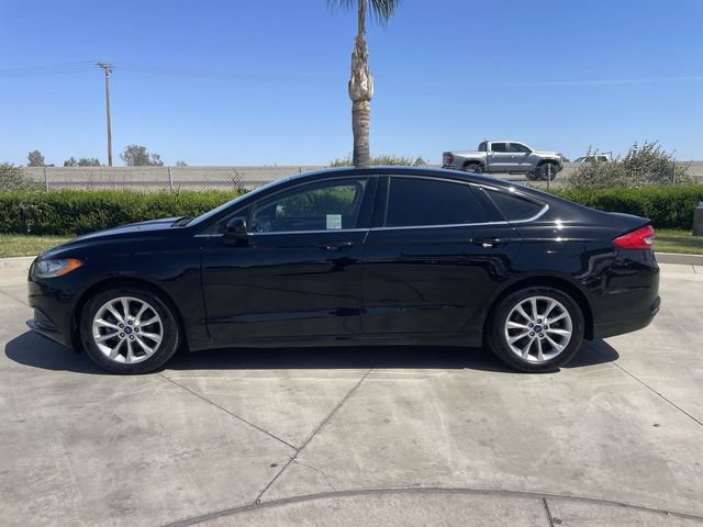 Used 2017 Ford Fusion SE w/ Fusion SE Technology Package FWD image 5