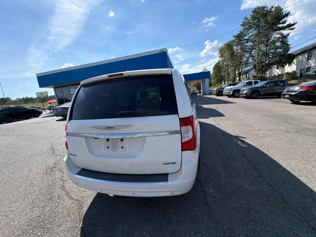 Used 2011 Chrysler Town & Country Limited FWD image 19