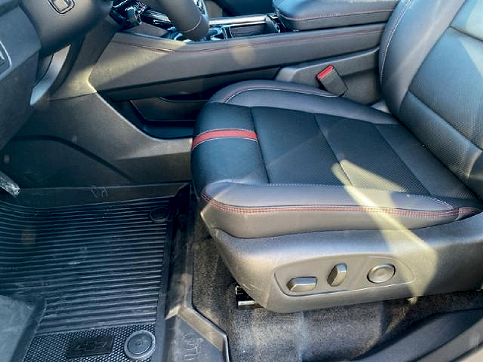 New 2026 Chevrolet Traverse RS w/ LPO, Floor Liner Package image 25
