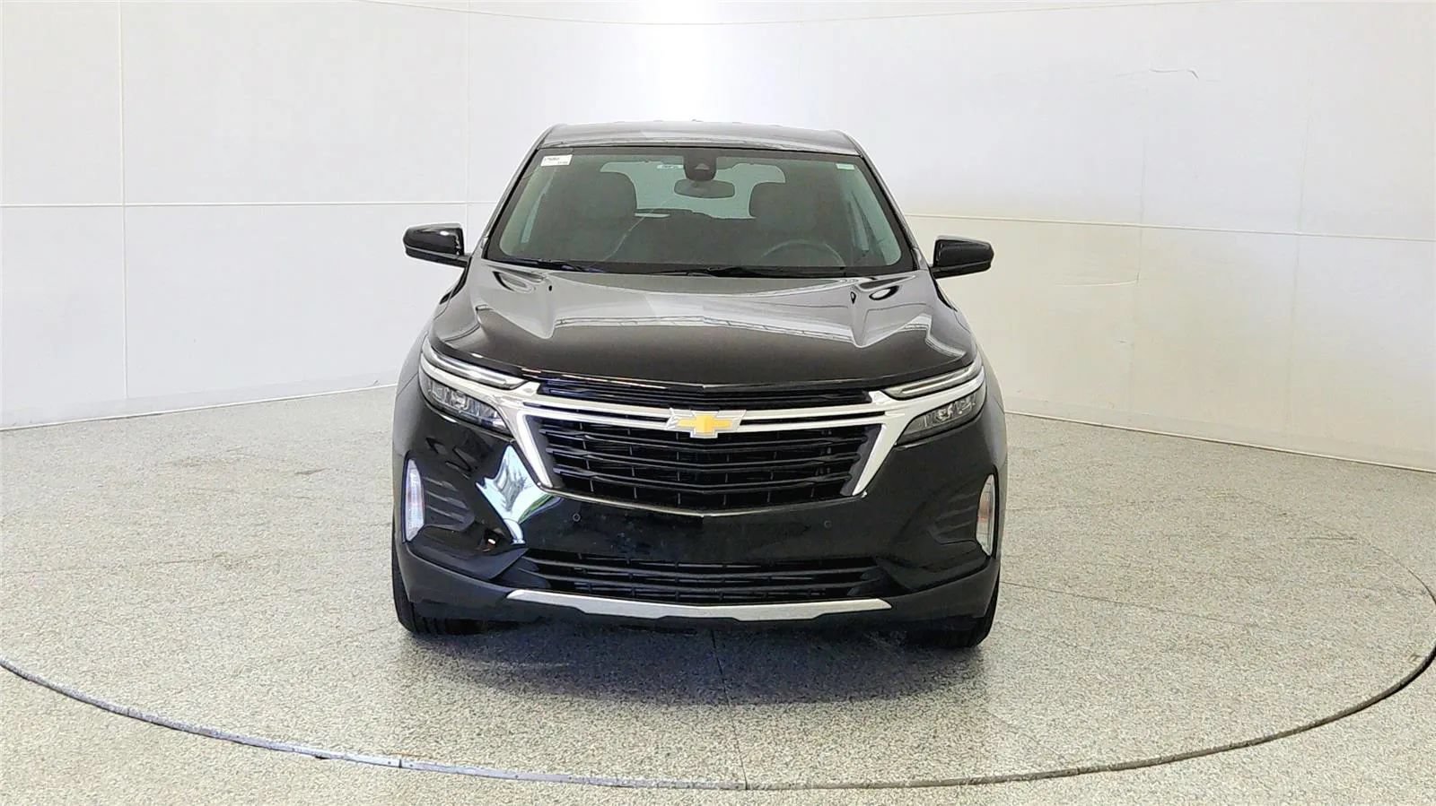 Used 2023 Chevrolet Equinox LT FWD image 2