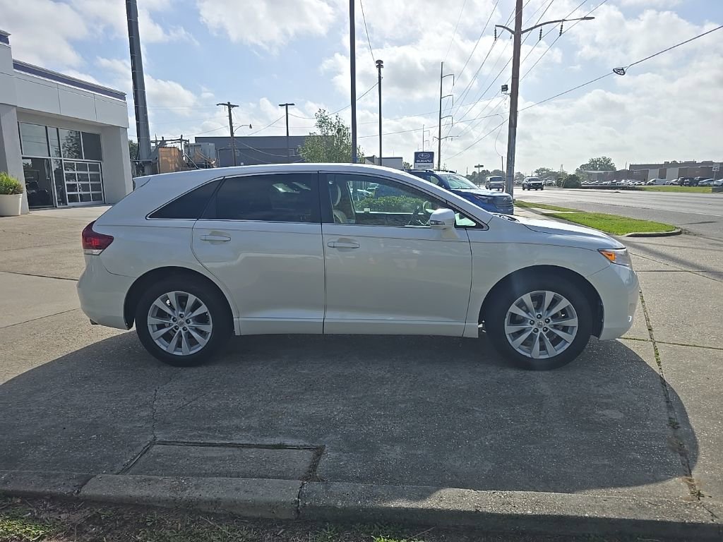 Used 2015 Toyota Venza LE FWD image 3