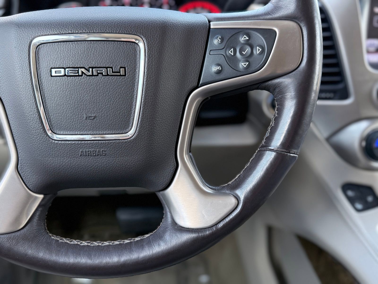 Used 2016 GMC Yukon XL Denali w/ Enhanced Security Package image 27