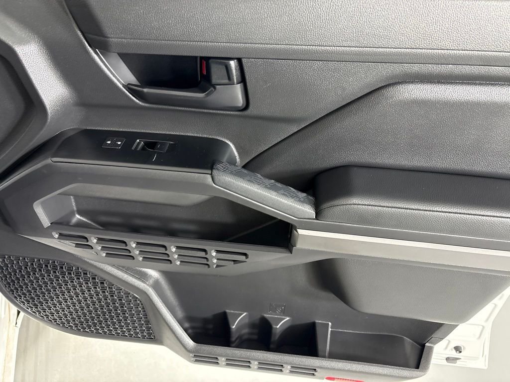 Used 2025 Toyota Tacoma SR5 AWD/4WD image 16