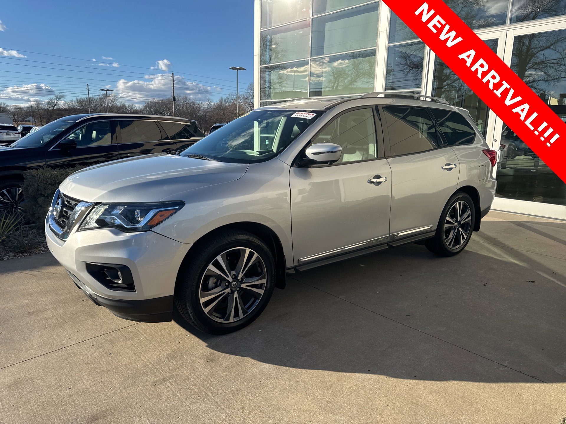Used 2020 Nissan Pathfinder Platinum image 1