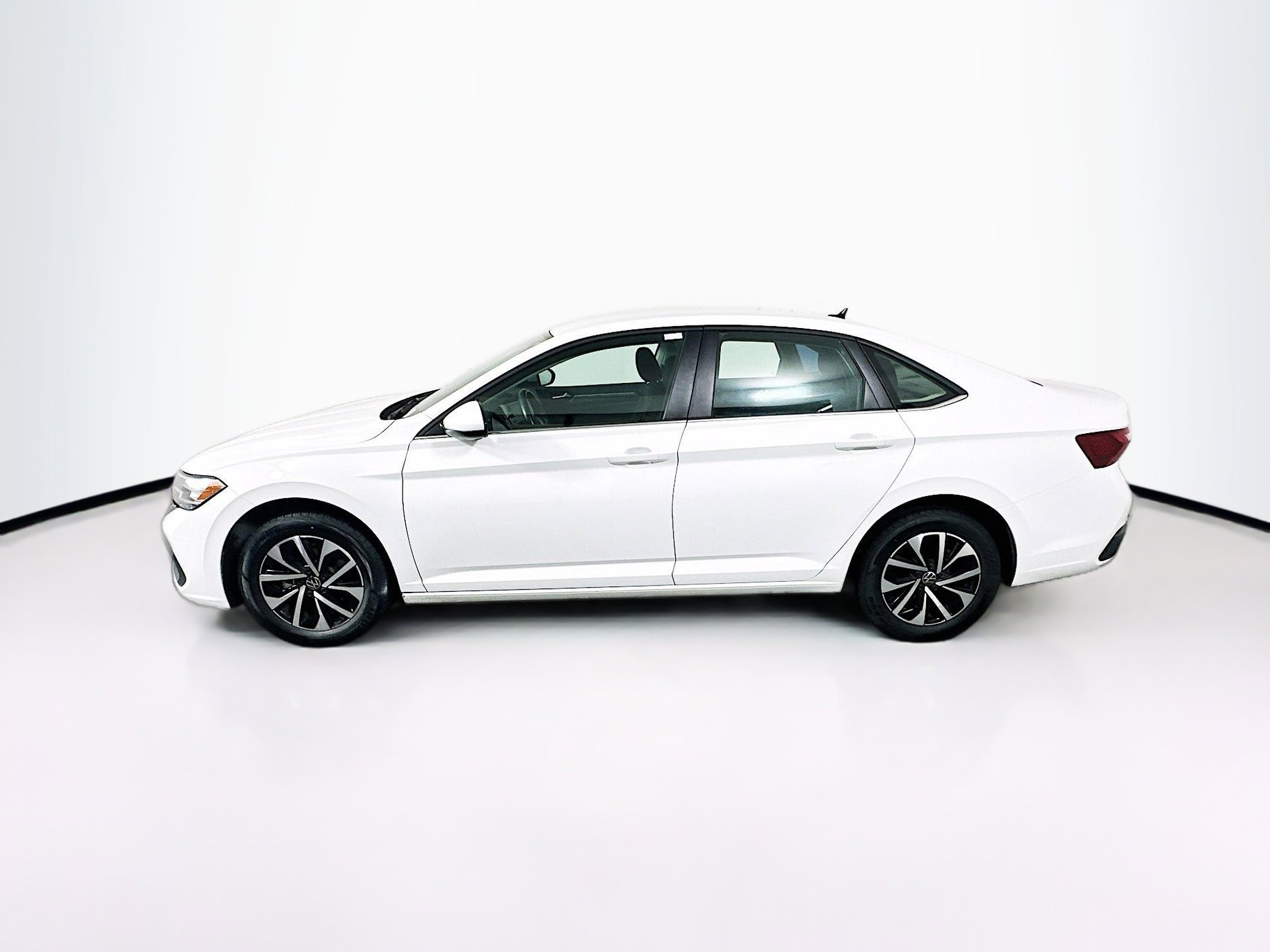 Used 2024 Volkswagen Jetta S image 4