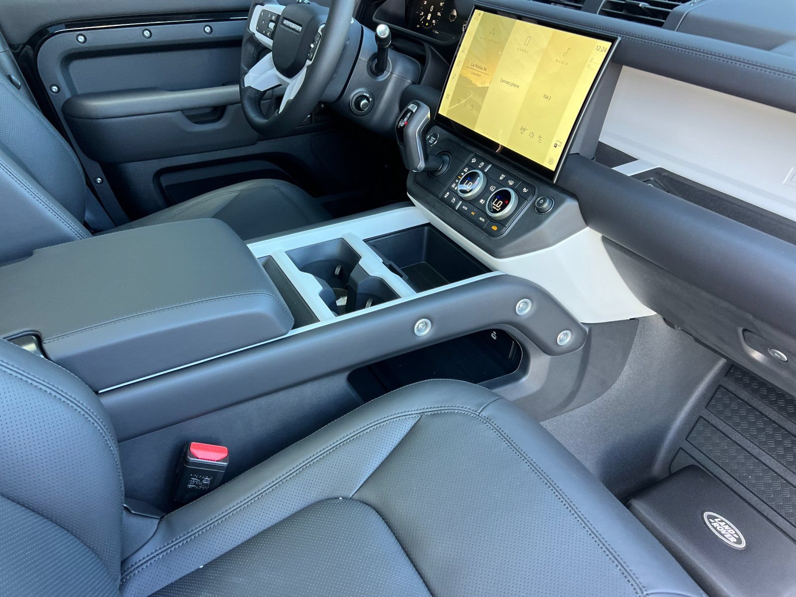 New 2026 Land Rover Defender 110 X-Dynamic SE AWD/4WD image 16
