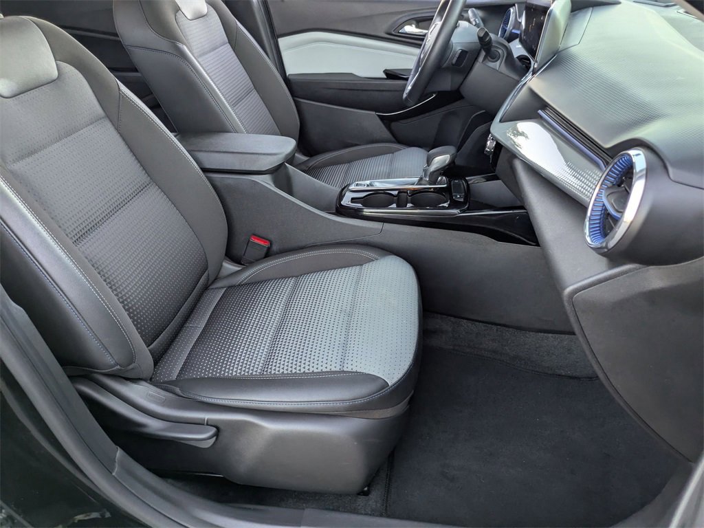 Used 2025 Chevrolet Trax LT w/ LT Convenience Package image 27