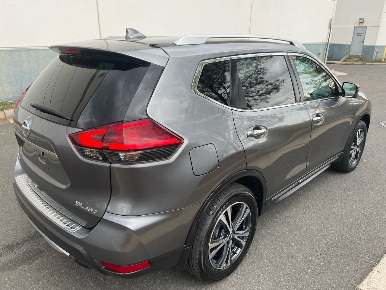 Used 2017 Nissan Rogue SL w/ SL Premium Package image 4