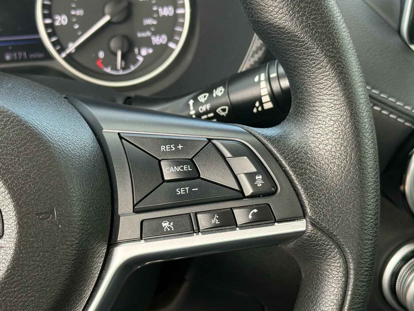 Used 2024 Nissan Sentra SV FWD image 18