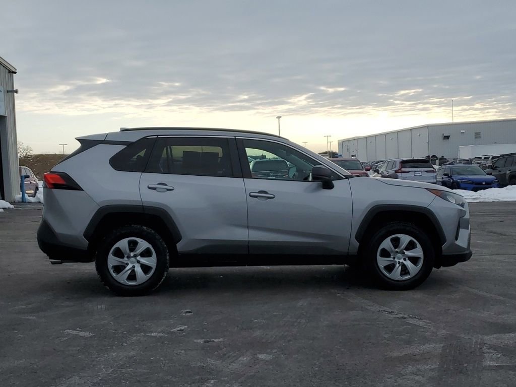 Used 2021 Toyota RAV4 LE image 8