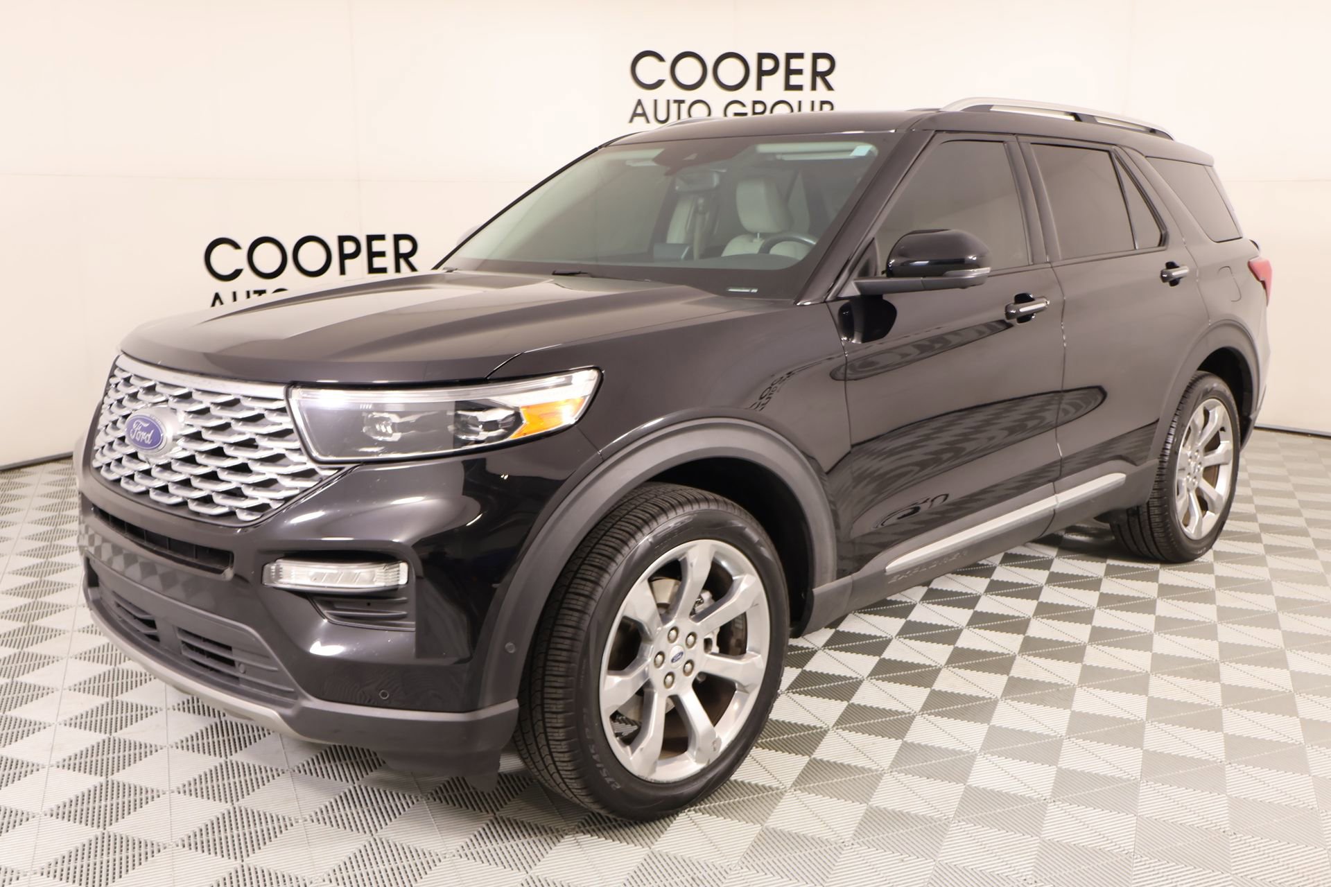 Used 2020 Ford Explorer Platinum w/ Premium Technology Package AWD/4WD image 11
