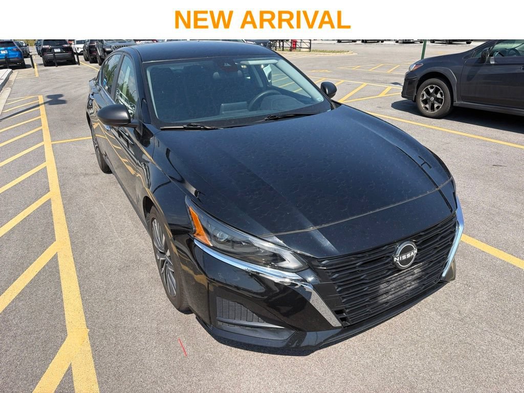 Used 2024 Nissan Altima 2.5 SV FWD image 1