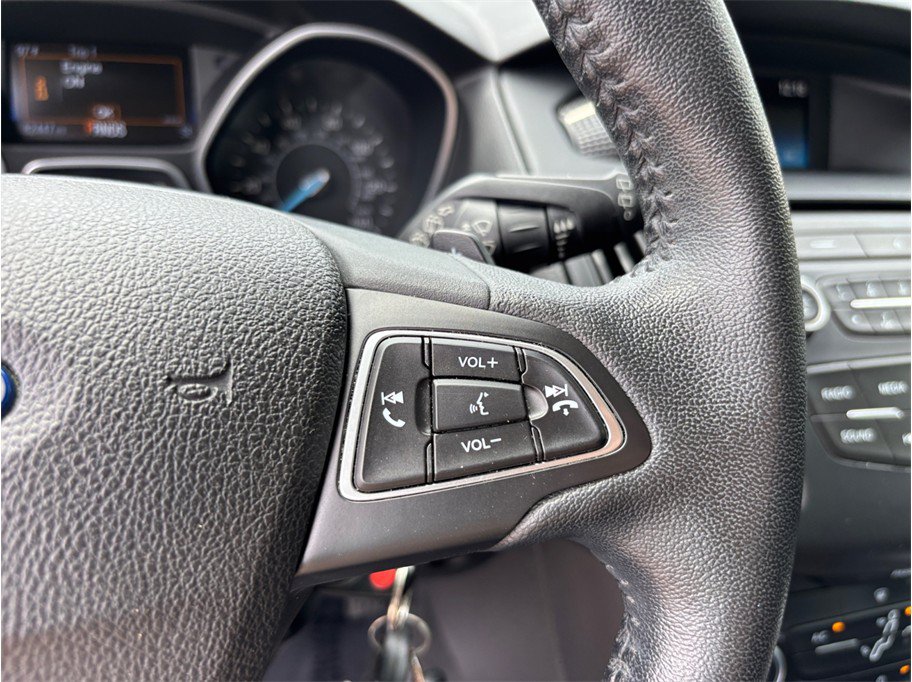 Used 2015 Ford Focus SE w/ SE Sport Package FWD image 18