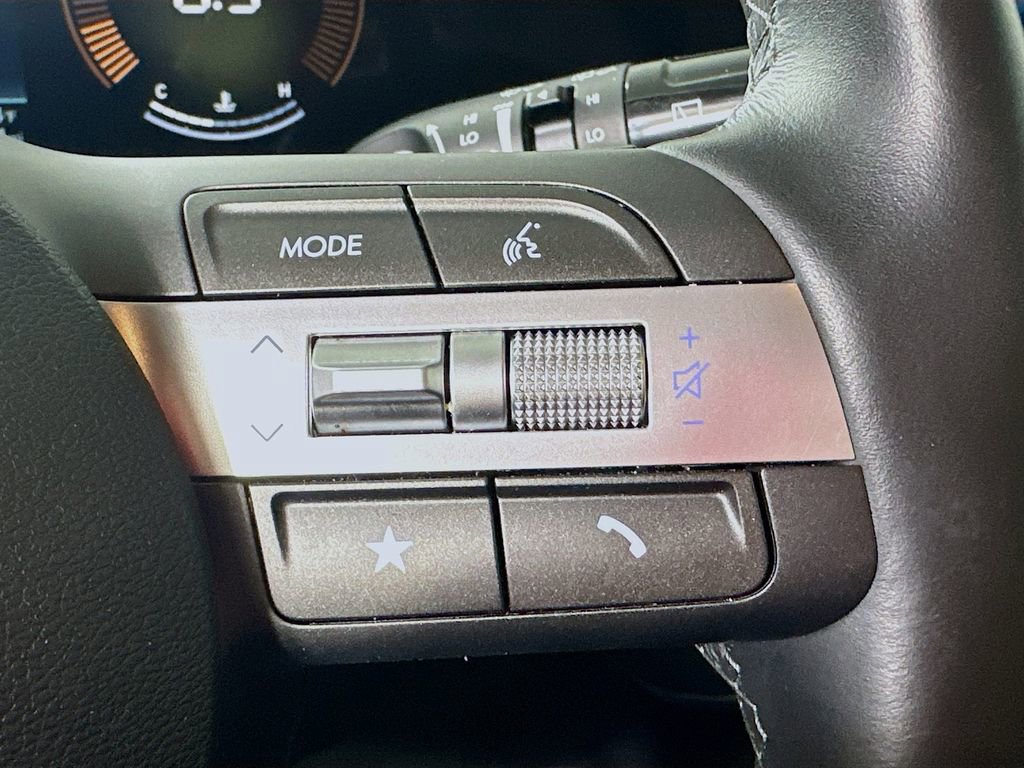 Used 2025 Hyundai Kona SEL image 23