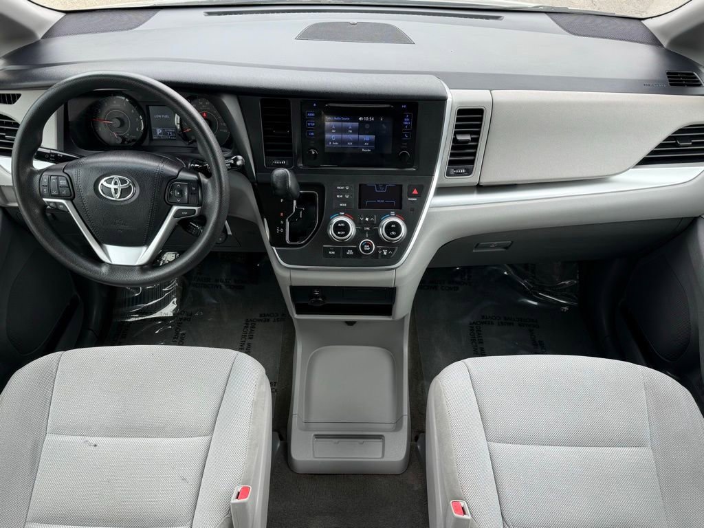 Used 2017 Toyota Sienna L FWD image 23