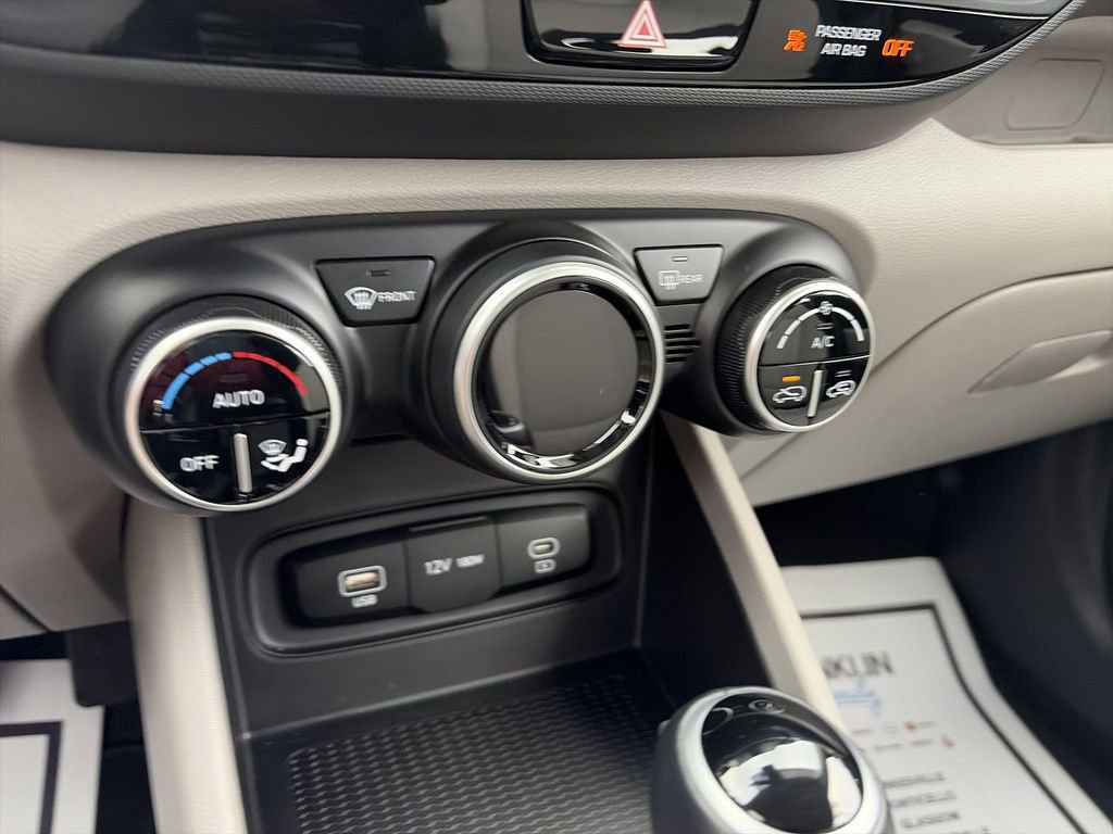 Used 2024 Hyundai Venue SEL image 18