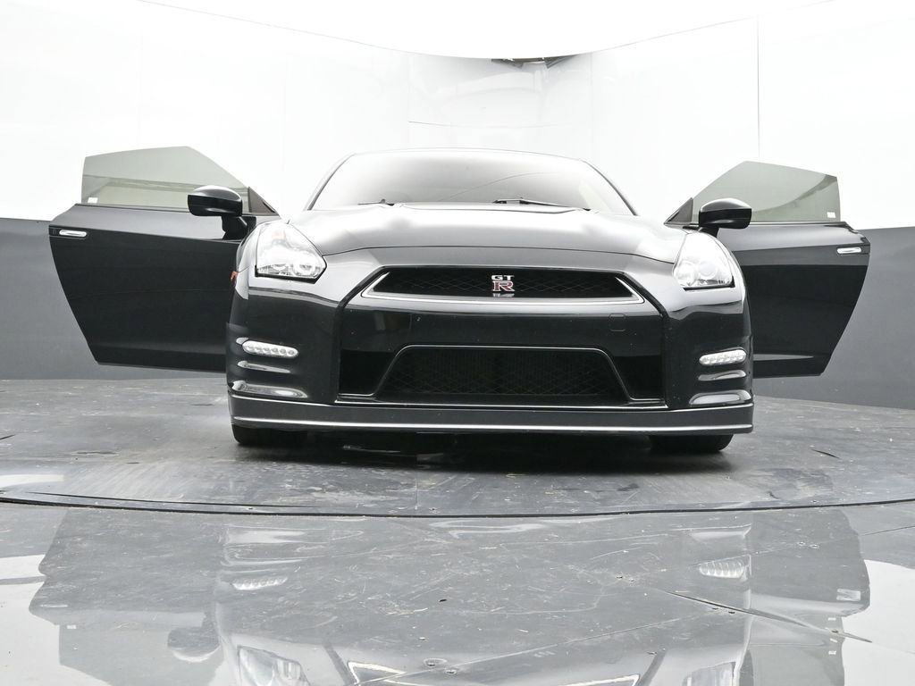 Used 2014 Nissan GT-R Premium image 64