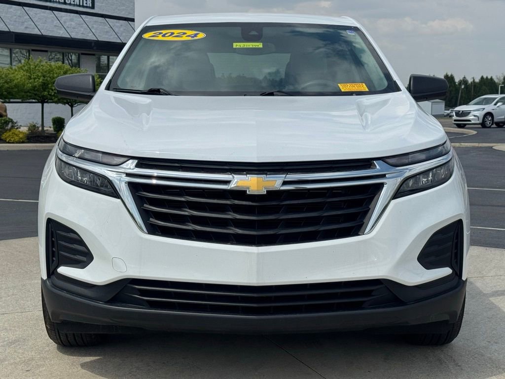 Used 2024 Chevrolet Equinox LS w/ LS Convenience Package FWD image 2
