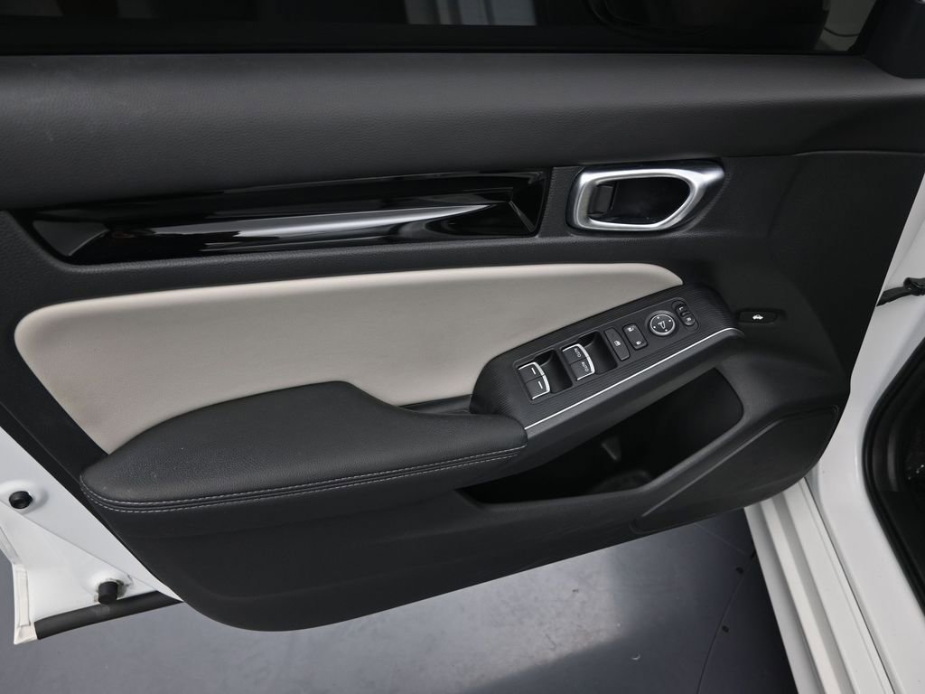 Used 2022 Honda Civic Touring image 11