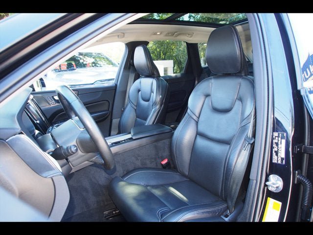 Used 2022 Volvo XC60 B5 Inscription w/ Protection Package Premier FWD image 19