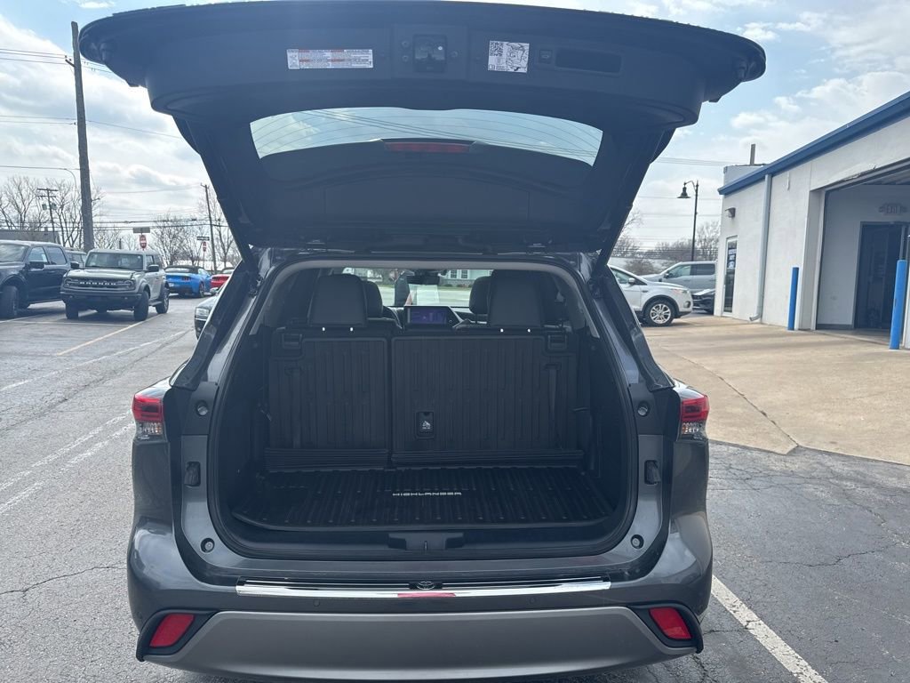 Used 2023 Toyota Highlander Platinum image 46