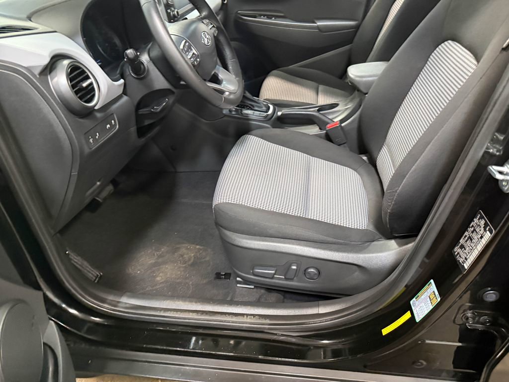 Used 2021 Hyundai Kona SEL Plus AWD/4WD image 56