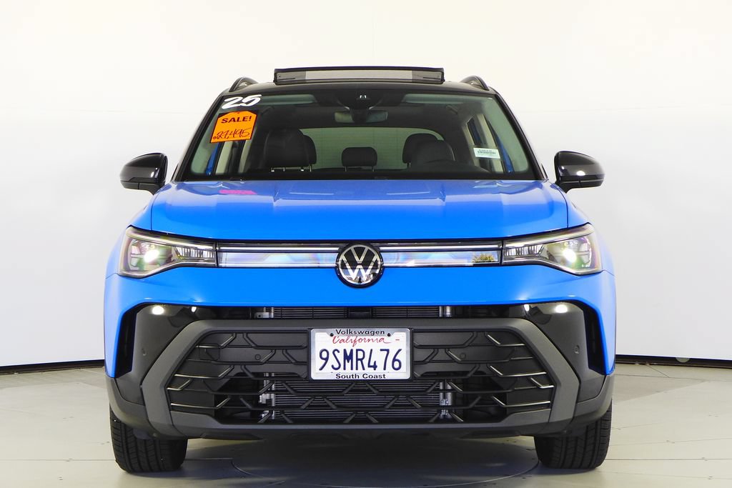 Used 2025 Volkswagen Taos SE FWD image 3