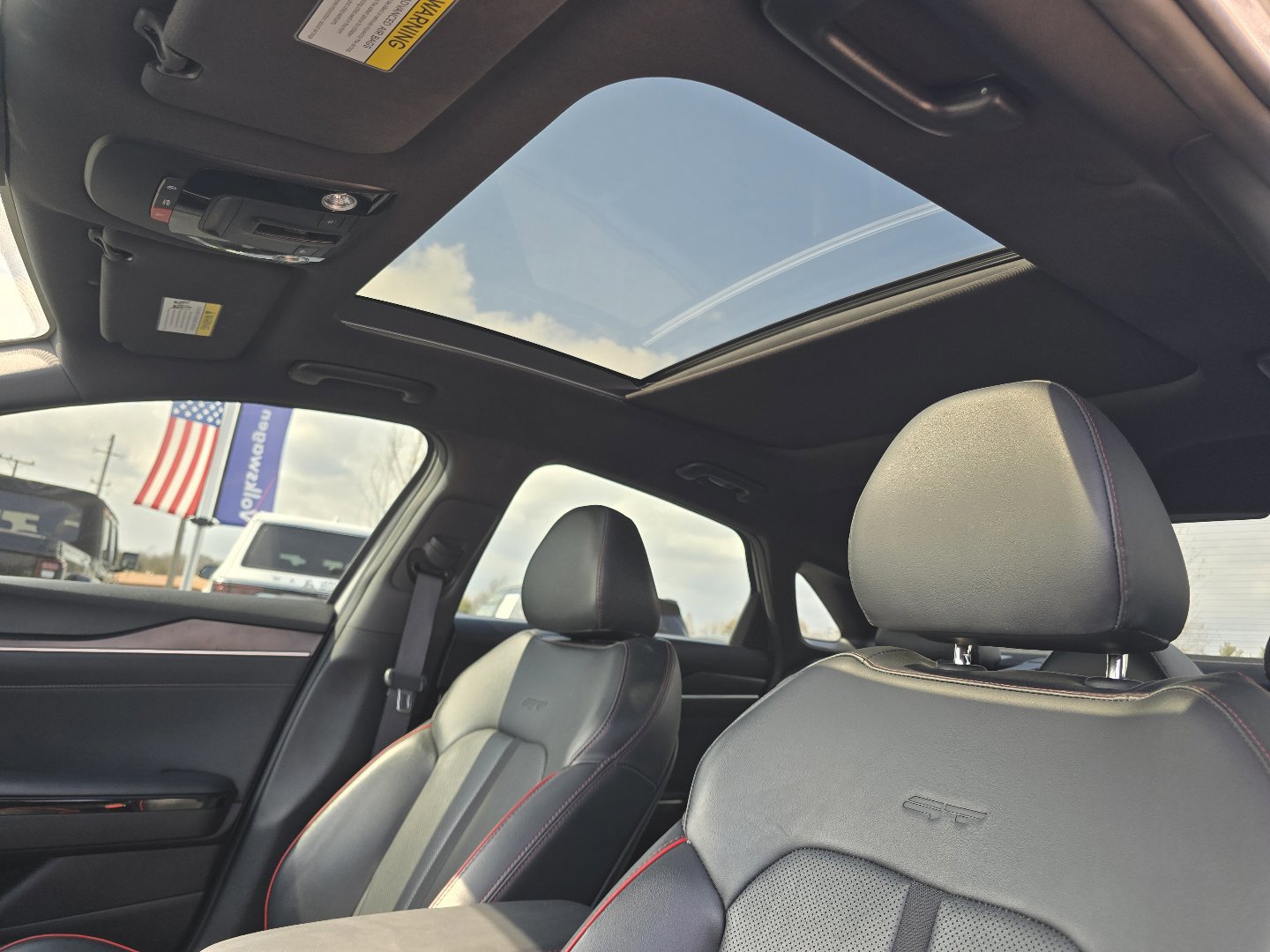 Used 2023 Kia K5 GT image 3