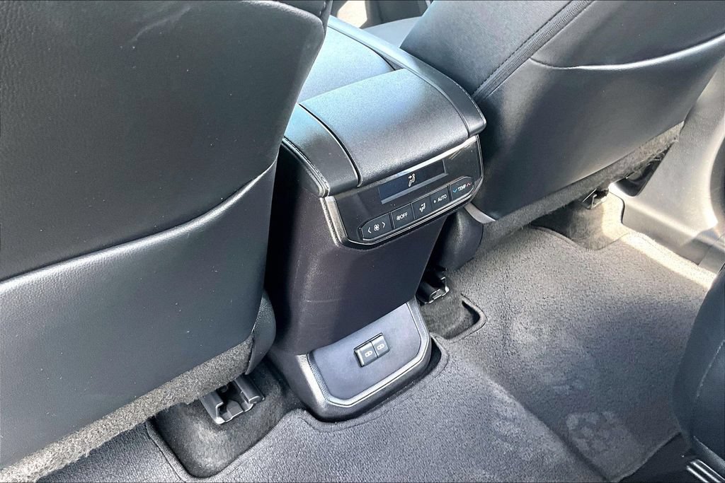 Used 2023 Toyota Highlander XLE FWD image 10