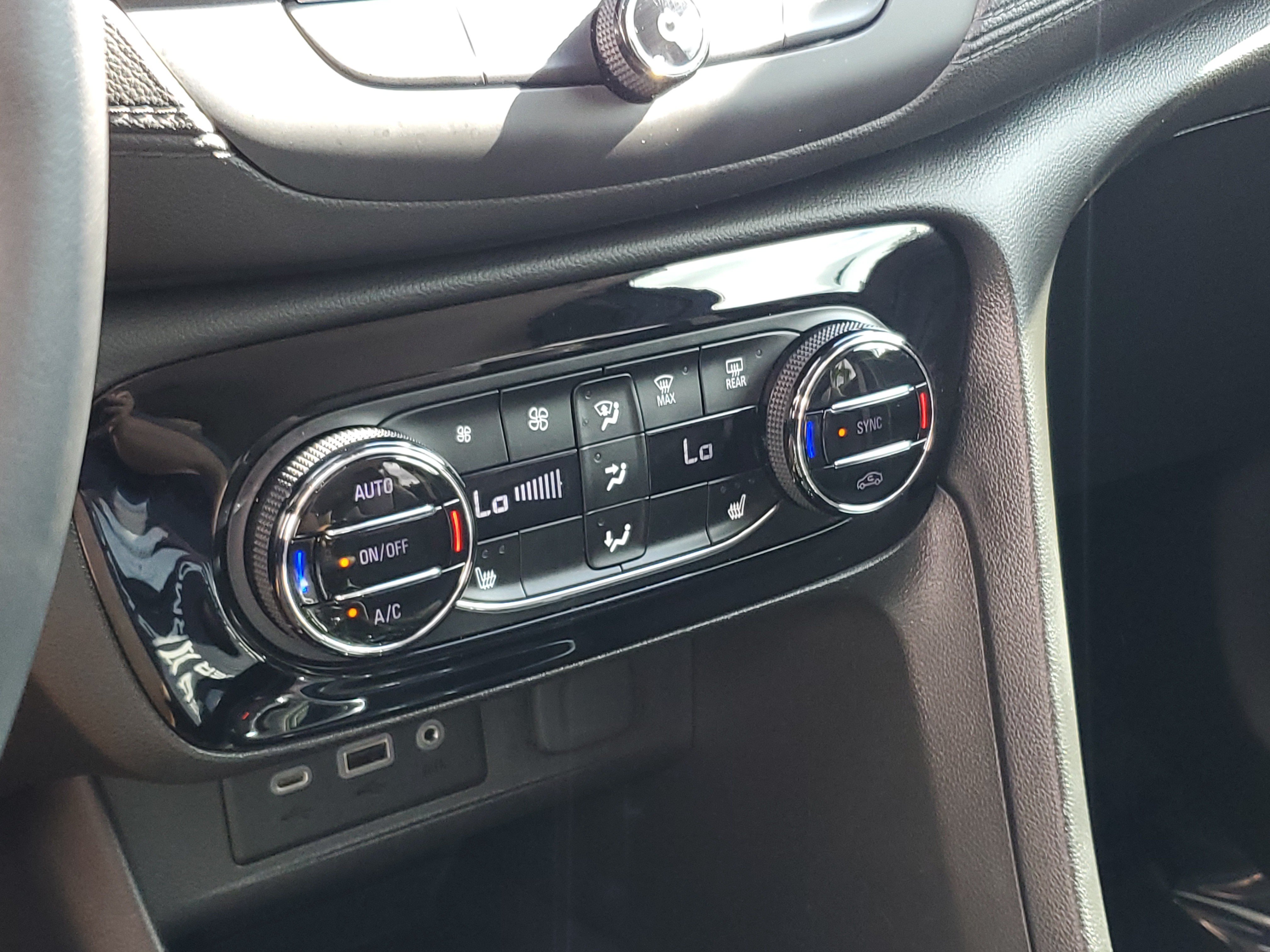Used 2023 Buick Encore GX Select w/ Sport Touring Package FWD image 29