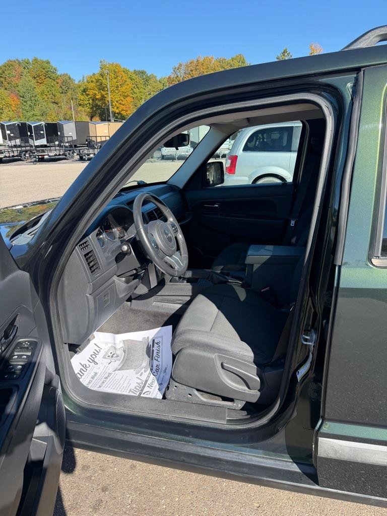 Used 2011 Jeep Liberty Sport w/ Popular Equipment Group AWD/4WD image 9