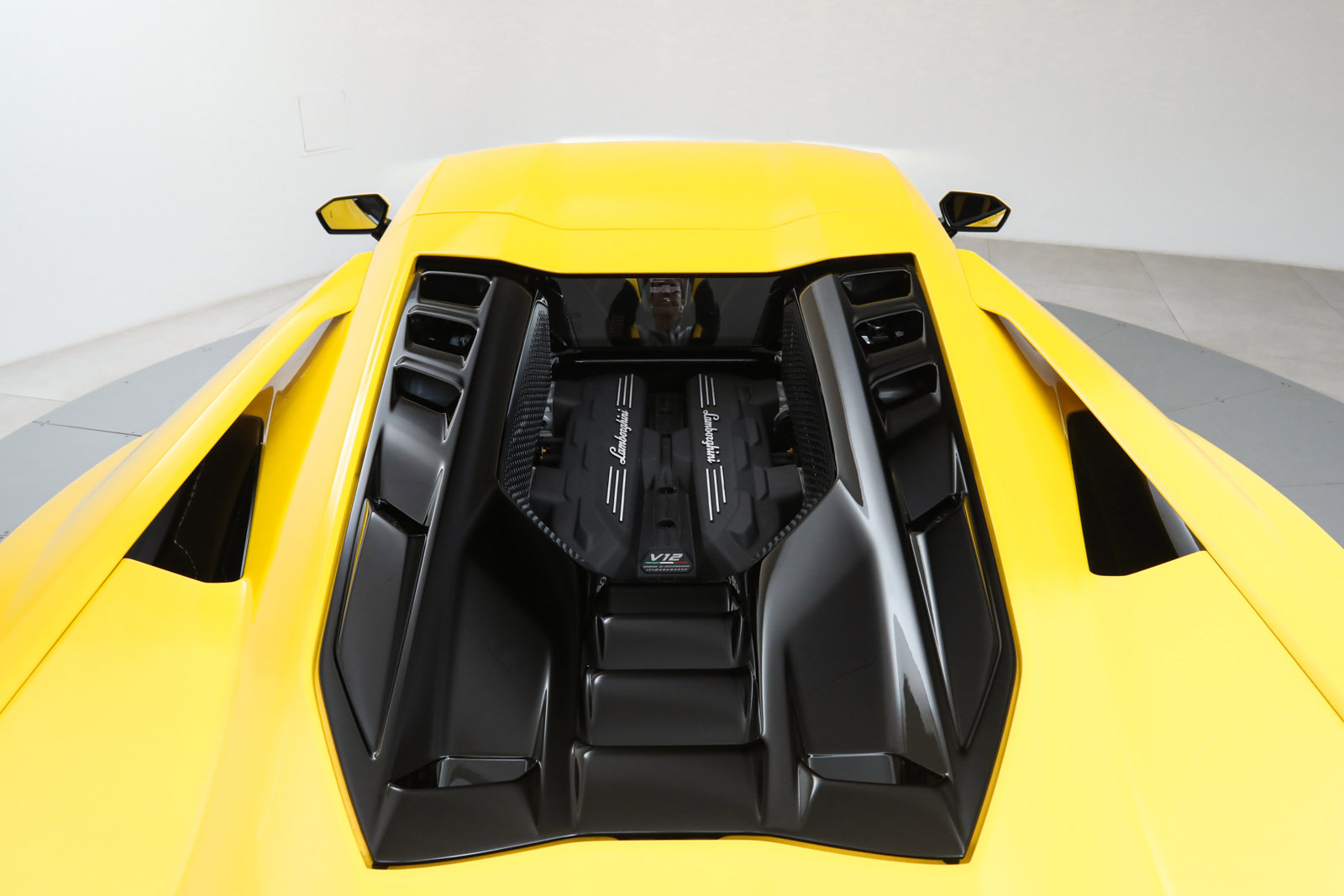 Used 2024 Lamborghini Revuelto image 15