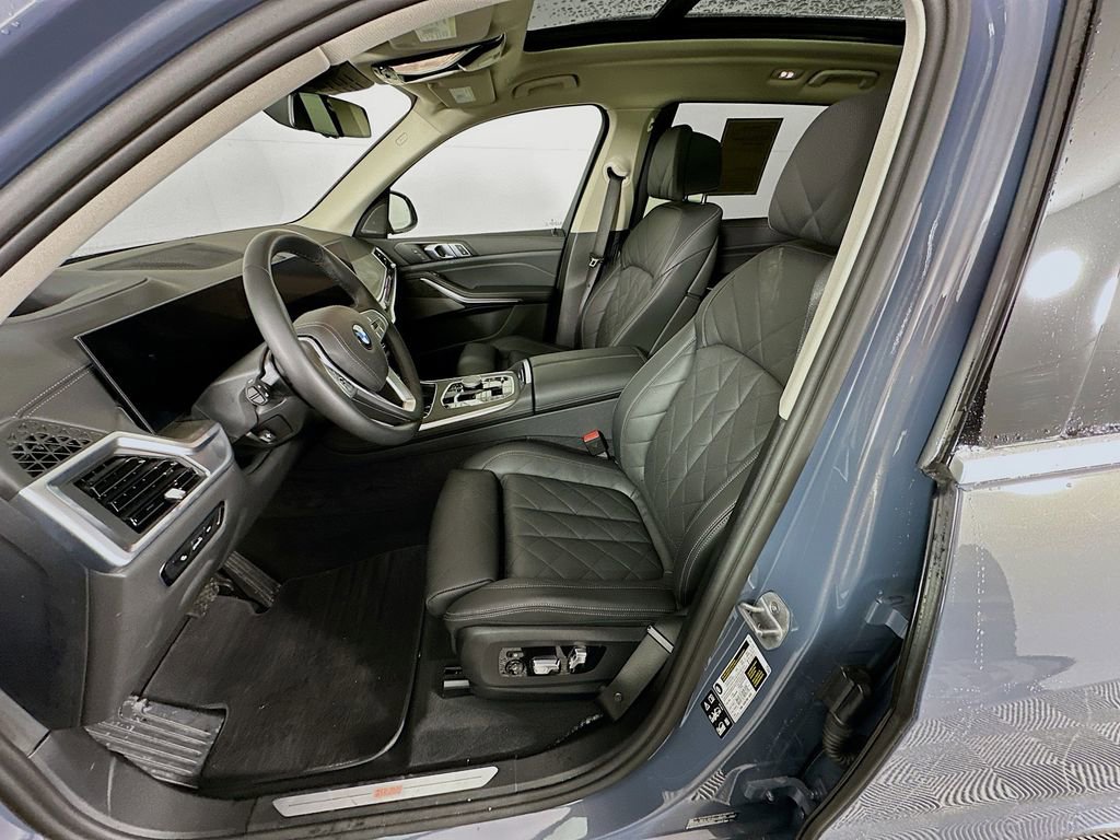 Used 2025 BMW X7 xDrive40i image 28