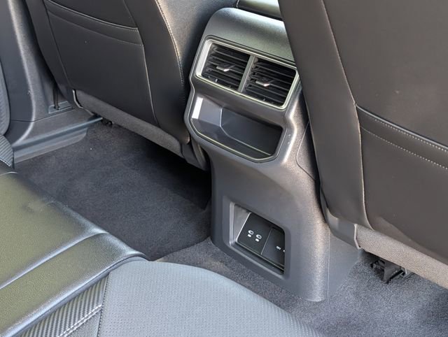 Used 2024 Volkswagen Atlas Cross Sport SE image 31