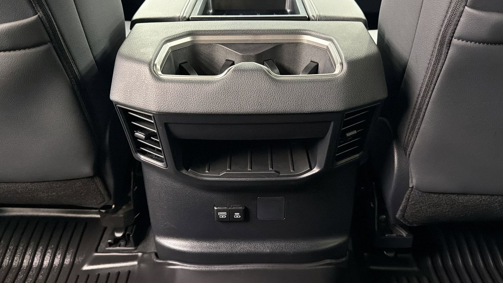 Used 2025 Toyota Tundra Limited image 36