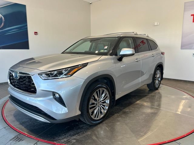 Used 2021 Toyota Highlander Platinum AWD/4WD image 2