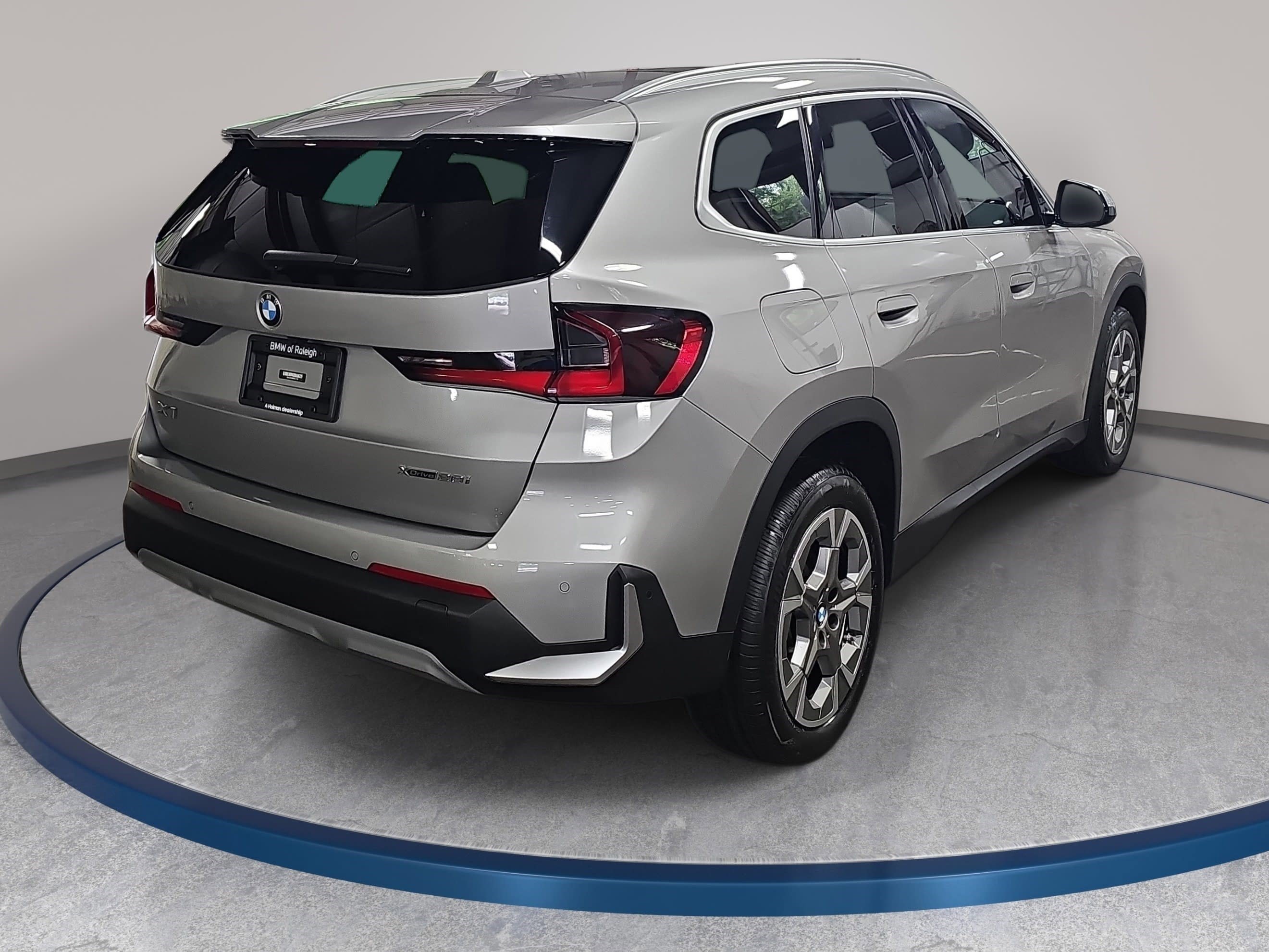 Used 2023 BMW X1 xDrive28i w/ Convenience Package AWD/4WD image 5